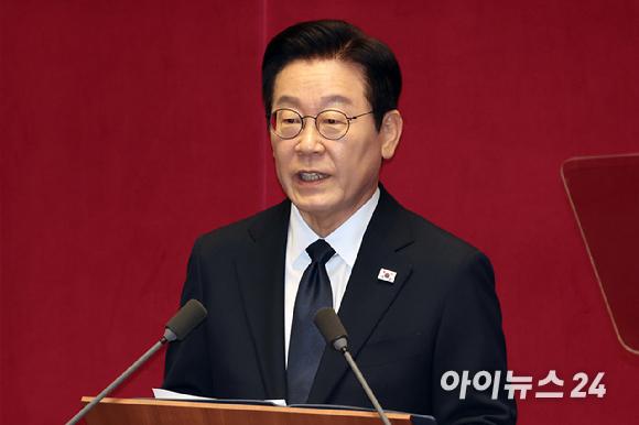 이재명 대통령이 4일 서울 여의도 국회 본회의에서 2026년도 예산안 및 기금운용계획안에 대한 정부의 시정연설을 하고 있다. [사진=국회사진기자단]