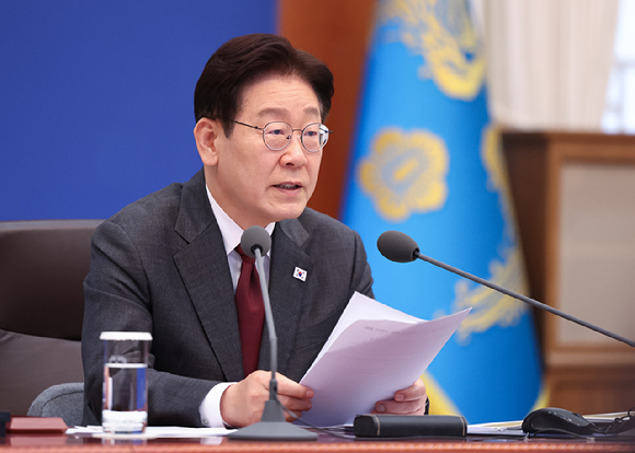 이재명 대통령이 1일 청와대에서 열린 비상경제점검회의에서 발언하고 있다. 2026.4.1 [사진=연합뉴스]