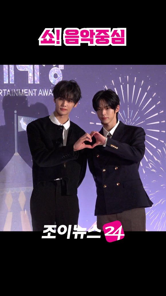 그룹 제로베이스원 김규빈, 투어스 도훈이 29일 오후 서울 마포구 MBC 사옥에서 열린 '2025 MBC 방송연예대상' 포토월 행사에 참석해 포즈를 취하고 있다. [사진=문수지 기자]