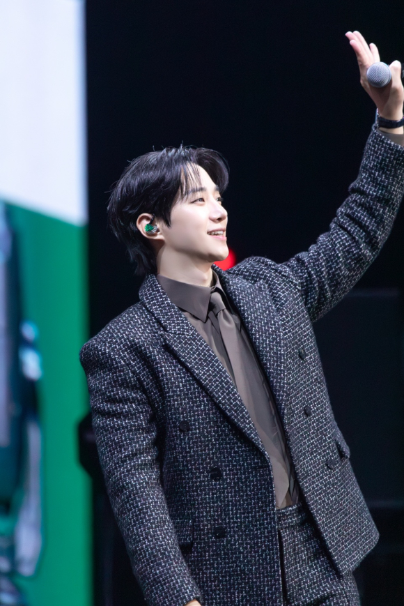 가수 겸 배우 이준호가 'Typhoon Family Drama Fan Meeting with LEE JUNHO('태풍상사' 드라마 팬미팅 위드 이준호)'에서 팬들을 만나고 있다. [사진=O3 Collective]