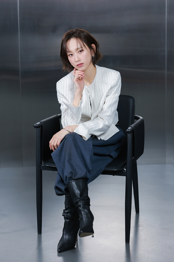 배우 류혜영이 영화 '킬링타임' 인터뷰에 앞서 포즈를 취하고 있다. [사진=(주)더타이틀]