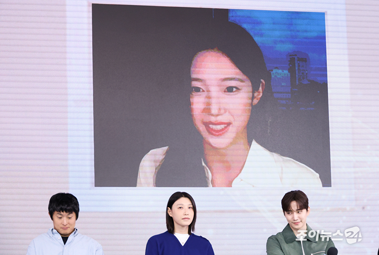 [포토] 르세라핌 카즈하 '화상 연결에도 살아남은 AI 미모'