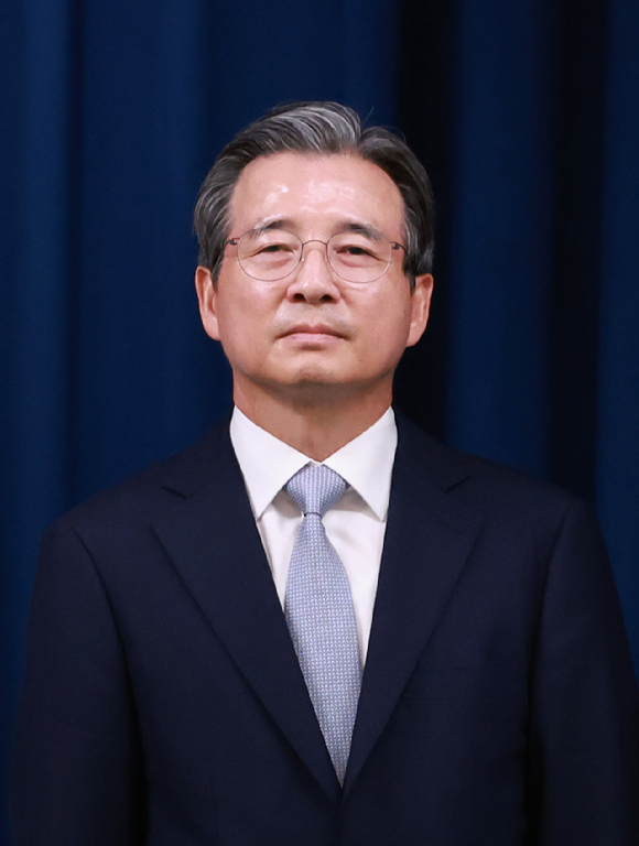 이재명 대통령은 6일 강훈식 대통령 비서실장의 대통령실 1차 인선 브리핑을 통해 대통령실 정책실장에 김용범 전 기획재정부 1차관을 임명했다고 밝혔다. 사진은 이날 인선 발표에 참석한 김 실장. 2025.6.6 [사진=연합뉴스]
