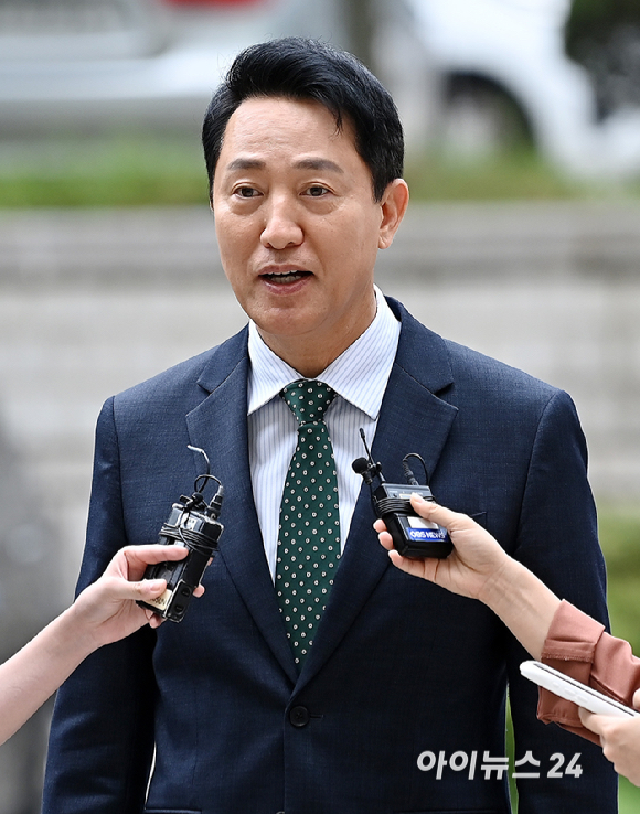 여론조사비 대납 의혹'을 받는 오세훈 서울시장이 28일 서울 서초구 서울고등법원에서 열린 항소심 2차 공판에 출석하고 있다. [사진=곽영래 기자]
