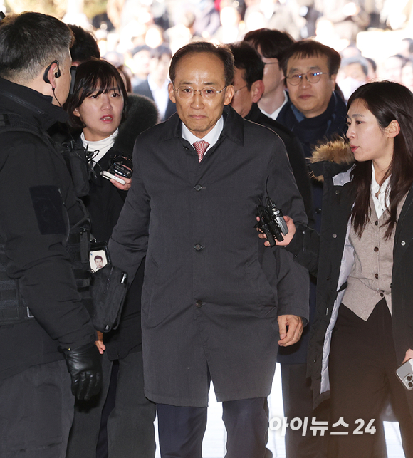 12·3 비상계엄 당시 국민의힘 원내대표로 국회 계엄 해제 요구안 의결을 방해한 혐의를 받는 추경호 의원이 2일 서울중앙지방법원에서 열린 구속 전 피의자 심문(영장실질심사)에 출석하고 있다. [사진=정소희 기자]