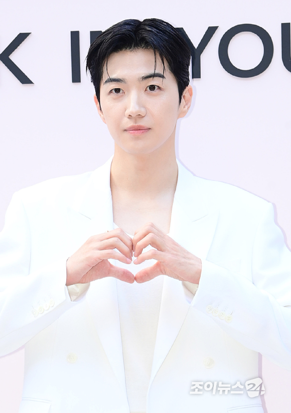 배우 강훈이 3일 오후 서울 성동구 성수동 앤더슨씨에서 열린 SK-II 팝업스토어 오픈 기념 포토 행사에 참석하고 있다. [사진=정소희 기자]
