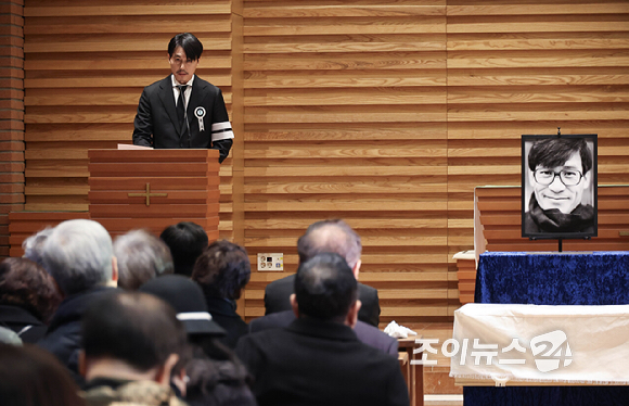故 안성기 배우 추모 미사 및 영결식이 9일 오전 서울 중구 명동성당에서 엄수됐다. 배우 정우성이 추도사를 하고 있다. [사진=곽영래 기자]