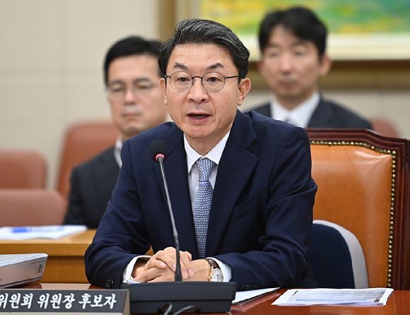 이억원 금융위원장 후보자가 2일 서울 여의도 국회 정무위원회에서 열린 인사청문회에서 질의에 답변하고 있다. [사진=곽영래 기자]