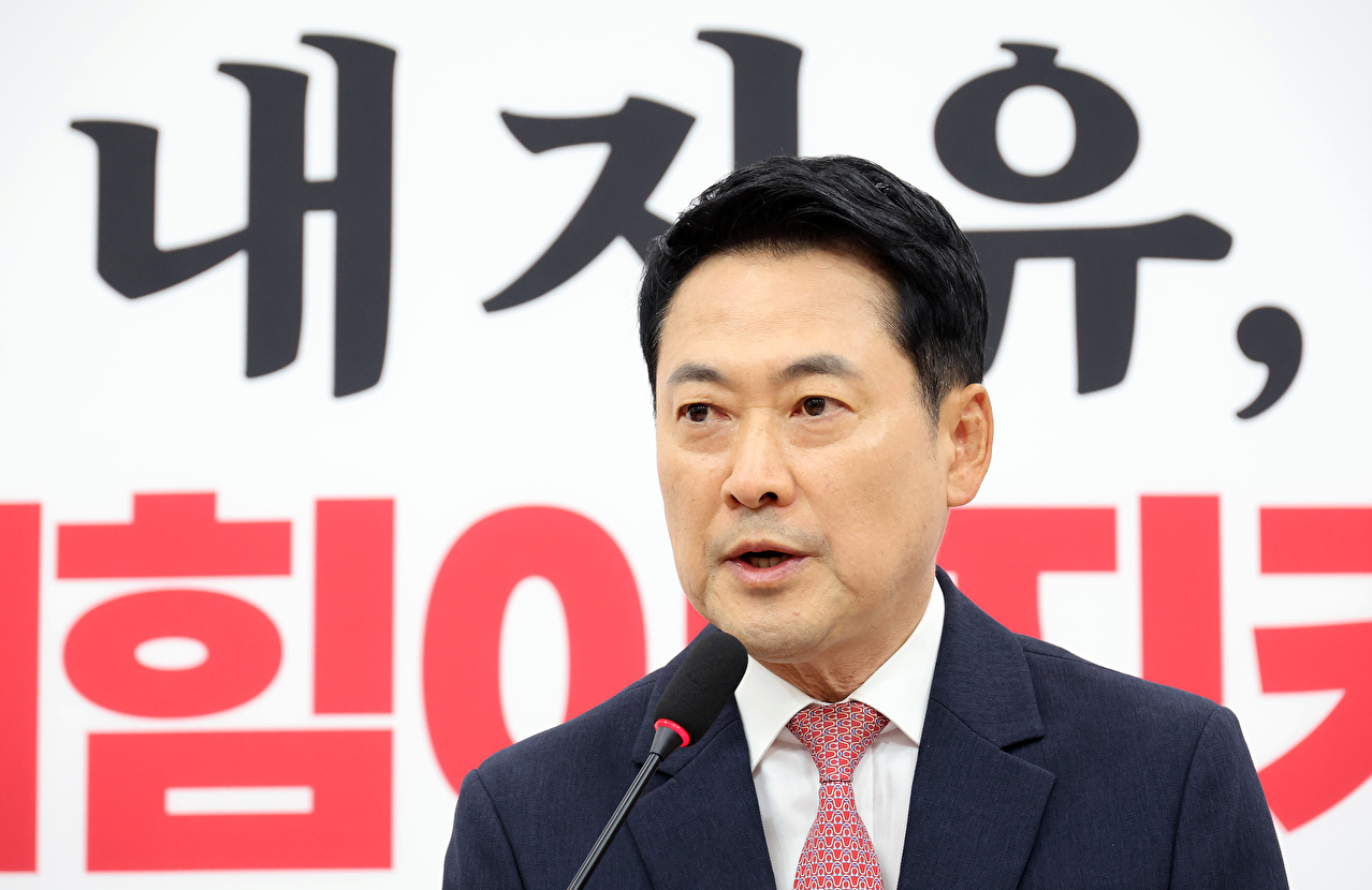 국민의힘 장동혁 대표가 8일 국회에서 이재명 대통령의 취임 1년 기자회견과 관련한 입장을 밝히고 있다. 2026.6.8 [사진=연합뉴스]