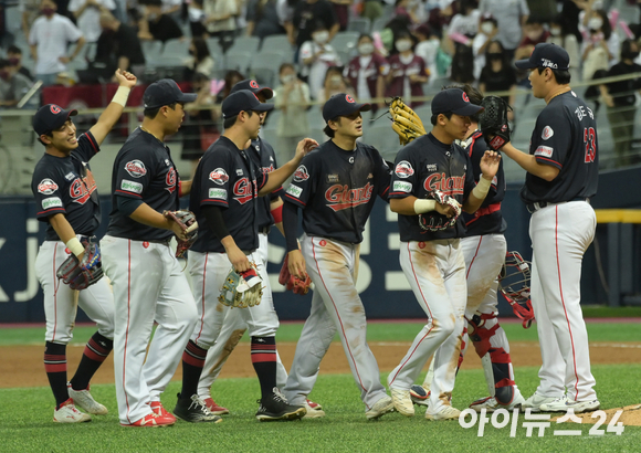 롯데 자이언츠는 29일 선수 9명에 대해 2023시즌 재계약 불가 통보를 하는 등 다음 시즌 준비를 위한 선수단 정비에 나섰다. [사진=정소희 기자]