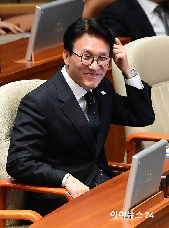 김민석 국무총리가 10일 오후 서울 여의도 국회에서 열린 제432회국회(임시회) 제5차 본회의 경제 분야 대정부질문에서 김태년 더불어민주 의원 질문에 답변하고 있다. [사진=정소희 기자]