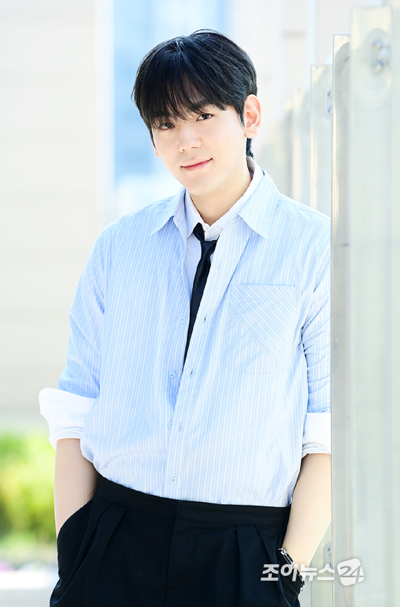 인기리에 종영한 드라마 '닥터신'에서 신주신 역을 연기한 배우 정이찬이 서울 영등포구 조이뉴스24에서 진행된 인터뷰에 앞서 포즈를 취하고 있다. [사진=정소희 기자]