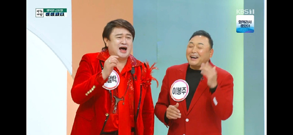 배우 박보검이 28일 오후 서울 강남구 청담동 인근에서 진행된 셀린느 청담 플래그십 스토어 오픈 행사에 참석하고 있다. [사진=정소희 기자]