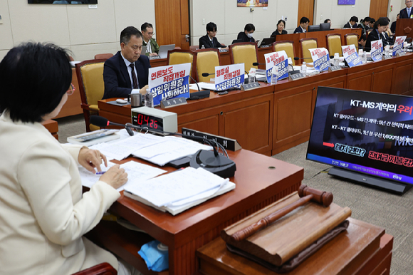 29일 서울 여의도 국회 과학기술정보방송통신위원회에서 열린 과학기술정보통신부 등에 대한 종합감사에서 국민의힘 의원들의 자리가 비어 있다. [사진=연합뉴스]