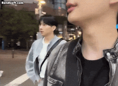 일본에서 배우 민찬기가 일본 남성에게 어깨빵을 당할 뻔한 영상이 논란이다. [사진=방송인 박진우 라이브 영상 캡처]