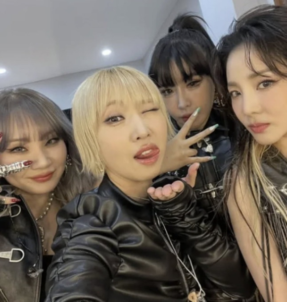투애니원 단체 이미지 [사진=산다라박 인스타그램]