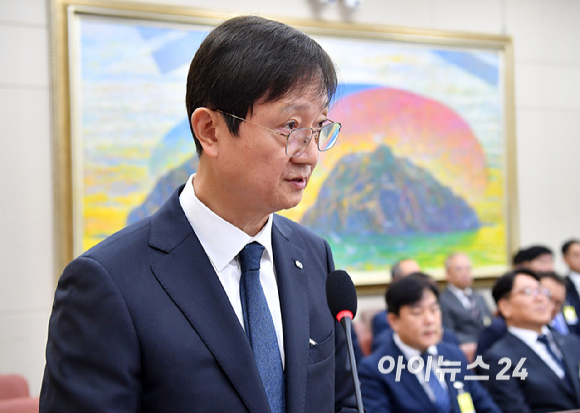 이찬진 금융감독원장이 21일 서울 여의도 국회 정무위원회에서 열린 금융감독원 등에 대한 국정감사에서 업무보고를 하고 있다. [사진=곽영래 기자]