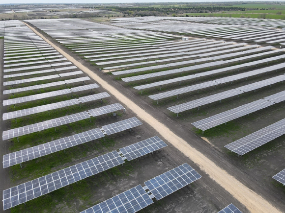 한화큐셀이 건설해 운영 중인 미국 텍사스주 168MW급 태양광 발전소. [사진=한화큐셀]