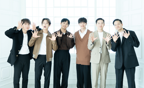 그룹 비투비가 21일 온라인으로 진행된 비투비 정규 3집 'Be Together' 발매 기념 기자간담회에 참석해 포즈를 취하고 있다. [사진=큐브엔터테인먼트]