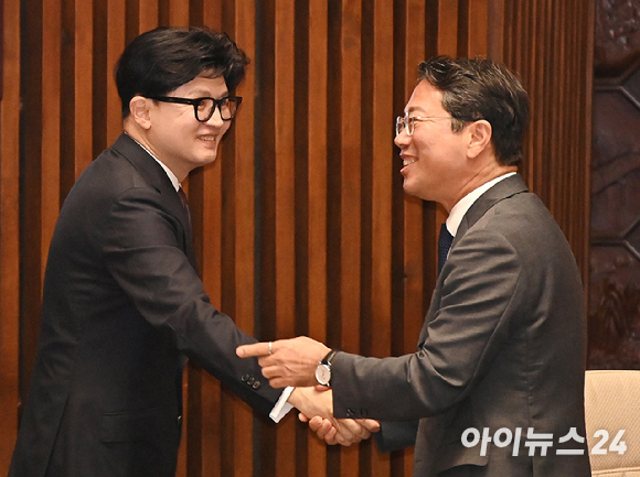 이재명 대통령이 3일 청와대에서 열린 수석보좌관회의에서 발언하고 있다. [사진=연합뉴스]