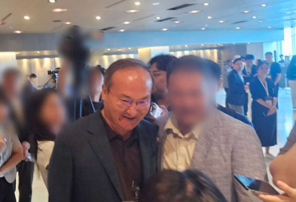 이석희 SK온 사장이 18일 서울 광진구 그랜드 워커힐에서 열린'이천포럼 2025'에 참석하고 있다. [사진=연합뉴스]