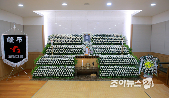 폐기흉 증세 악화로 세상을 떠난 고(故) 전유성의 빈소가 26일 서울아산병원 장례식장에 마련됐다. [사진=사진공동취재단]
