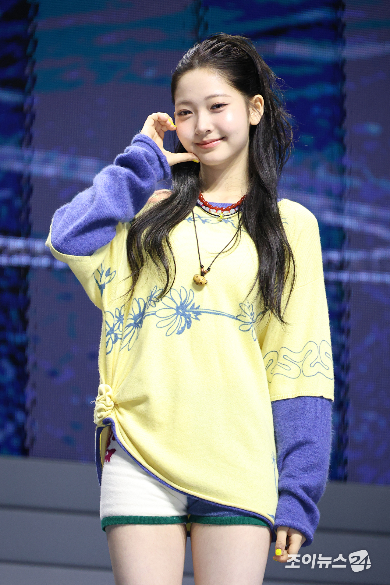 그룹 튜이드 지아가 24일 오후 서울 광진구 예스24라이브홀에서 진행된 튜이드(TUIDE) 데뷔 앨범 '튠 앤 플레이'(TUNE & PLAY) 발매 기념 쇼케이스에 참석해 포즈를 취하고 있다. [사진=문수지 기자]