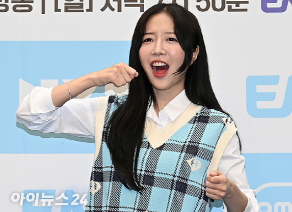 크리에이터 쯔양이 19일 오전 서울 마포구 스탠포드호텔에서 열린 ENA 새 예능 '어디로 튈지 몰라' 제작발표회에서 포토타임을 갖고 있다. [사진=곽영래 기자]