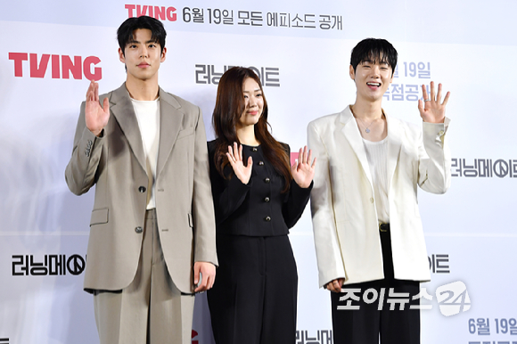 배우 최우성, 이봉준, 김지우가 12일 오후 서울 마포구 상암동 스탠포드호텔에서 진행된 티빙 오리지널 '러닝메이트' 제작발표회에 참석해 포즈를 취하고 있다. [사진=문수지 기자]