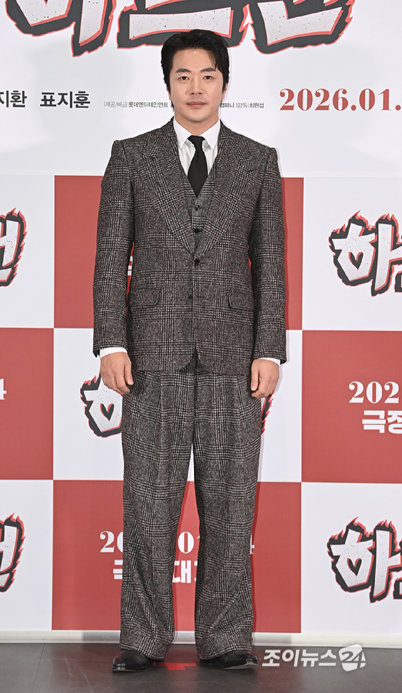 배우 권상우가 8일 오후 서울 송파구 신천동&nbsp;롯데시네마 월드타워점에서 열린 영화 '하트맨' 시사회에서 포토타임을 갖고 있다. [사진=곽영래 기자]