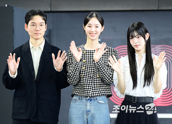 배우 강해림이 20일 오후 부산광역시 해운대구 우동 영화의 전당에서 열린 제30회 부산국제영화제(BIFF) '미아' 야외무대인사 행사에 참석하고 있다. [사진=정소희 기자]