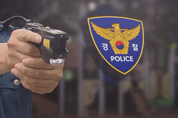 주말 대낮 서울 강남의 한 아파트 단지 놀이터에서 지인을 흉기로 찌른 남성이 경찰에 붙잡혔다. [사진=SBS보도화면 캡처]