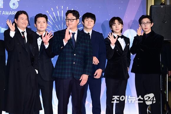 29일 오후 서울 마포구 MBC 사옥에서 열린 '2025 MBC 방송연예대상' 포토월 행사에 '나 혼자 산다' 출연진들이 포토타임을 갖고 있다. [사진=정소희 기자]