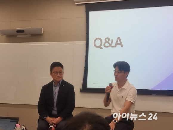 노경훈 AWS코리아 금융 사업부 총괄이 16일 오전 서울 역삼동 AWS코리아 오피스에서 열린 기자 간담회에서 금융 사업 전략을 발표하고 있다. [사진=윤소진 기자]