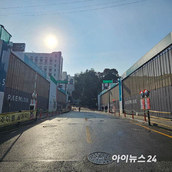 서울 송파구 신천동의 잠실래미안아이파크에서 현대산업개발 구간 공사가 진행 중이다. 2025.10.30 [사진=이효정 기자 ]