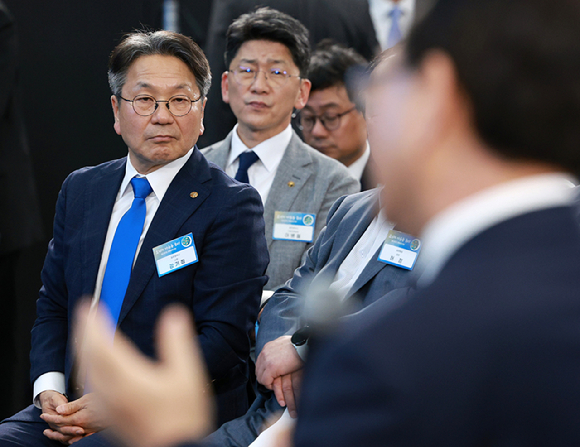 이재명 대통령이 25일 광주광역시 국립아시아문화전당에서 열린 '광주시민·전남도민 타운홀미팅'에 참석하고 있다. 2025.6.25 [사진=연합뉴스]