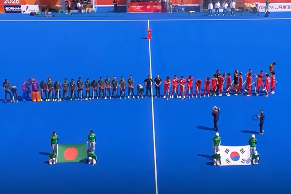 2026 아이치&middot;나고야 아시안게임 남자 하키 대한민국 대 방글라데시 경기에서 애국가 대신 북한 국가가 송출됐다. [사진=MBC뉴스 유튜브 캡처]