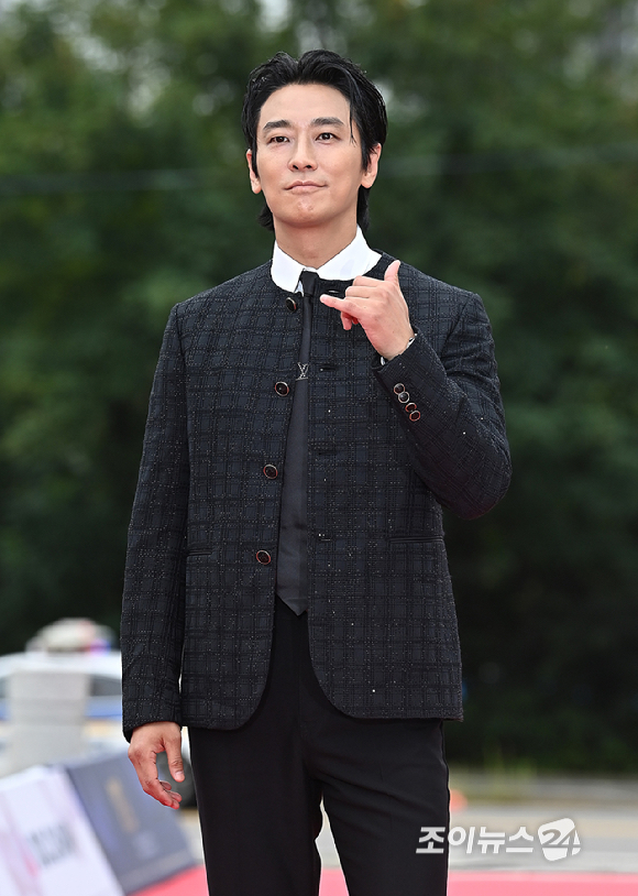 배우 주지훈이 2일 오후 서울 여의도 KBS홀에서 열린 '서울드라마어워즈 2025' 레드카펫 행사에 참석하고 있다. [사진=곽영래 기자]