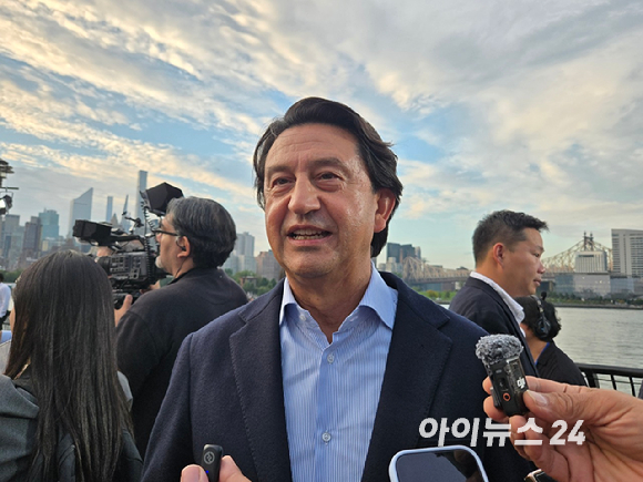호세 무뇨스 현대자동차 사장이 1일(현지시간) 미국 뉴욕에서 열린 '디 올 뉴 투싼' 월드 프리미어 행사 후 인터뷰를 진행하고 있다. [사진=최란 기자]