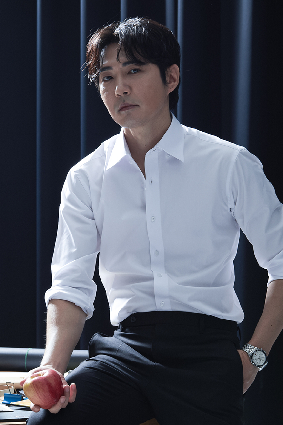 배우 데니안이 커즈나인엔터테인먼트와 재계약을 체결했다. [사진=커즈나인엔터테인먼트]