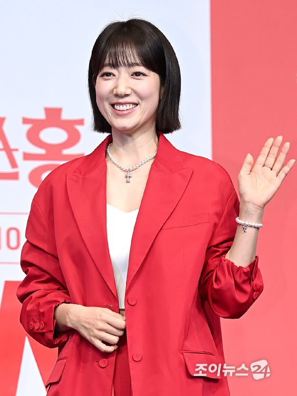 배우 박신혜가 12일 오후 서울 구로구 신도림 더링크 호텔에서 열린 tvN 새 토일드라마 '언더커버 미쓰홍' 제작발표회에서 포즈를 취하고 있다. [사진=곽영래 기자]