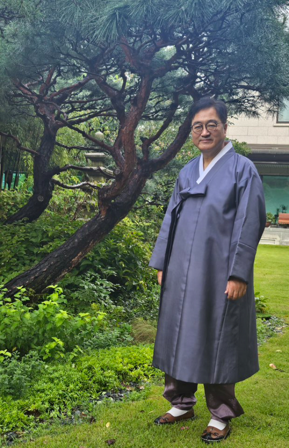 한복을 입은 우원식 국회의장. [사진=우원식 국회의장 페이스북]