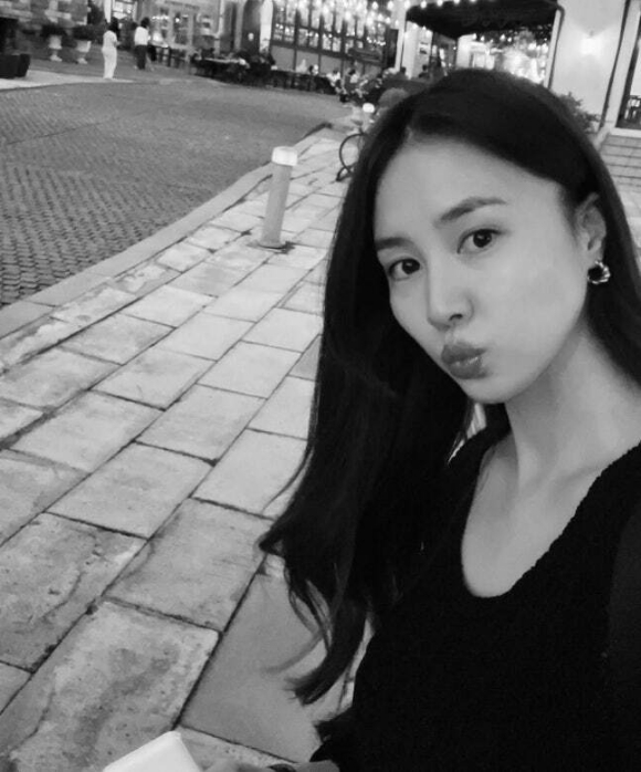 진아름, 임신 후 첫 근황...임산부 안 믿기는 미모 '♥남궁민도 좋아요'