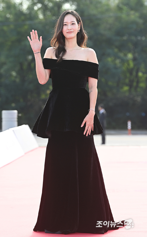 배우 이영진이 2일 오후 서울 여의도 KBS홀에서 열린 '서울드라마어워즈 2025' 레드카펫 행사에 참석하고 있다. [사진=곽영래 기자]