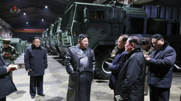 김정은 북한 국무위원장이 최근 중요군수공장들을 현지지도했다고 조선중앙TV가 10일 보도했다. 2023.01.10 [사진=조선중앙TV]