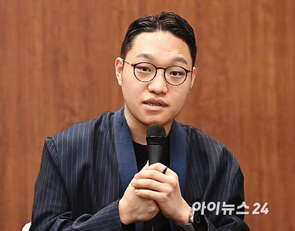 '제6회 아이뉴스24 금융정책포럼'이 '디지털자산기본법 이후, 한국 가상자산 시장의 새로운 질서'를 주제로 18일 서울 중구 은행회관 국제회의실에서 열렸다. 김호진 해시드오픈파이낸스 대표가 패널토론에 참석해 발언하고 있다. [사진=곽영래 기자]