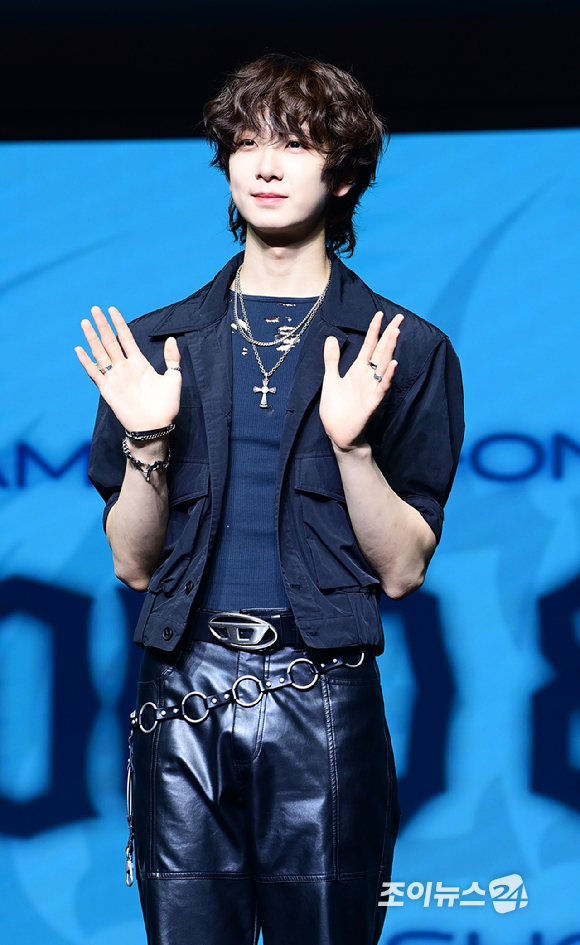 그룹 앰퍼샌드원 카이렐이 12일 오후 서울 등촌동 스카이아트홀에서 열린 앰퍼샌드원(AMPERS&ONE) 미니 3집 '라우드 앤 프라우드' 발매 기념 쇼케이스에 참석하고 있다. [사진=정소희 기자]