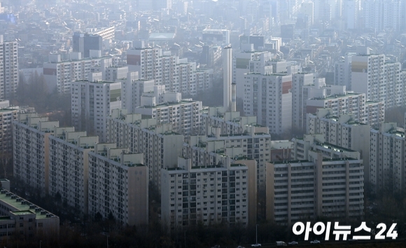 서울 강남구 삼성동 파르나스 타워에서 바라본 잠실 아파트 전경. [사진=김성진 기자]