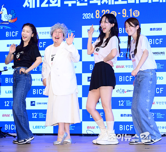 코미디언 박소영-김영희-김나희가 2일 오후 서울 종로구 낙원상가에서 열린 제12회 부산국제코미디페스티벌(BICF) 공식 기자회견에 참석하고 있다. [사진=정소희 기자]