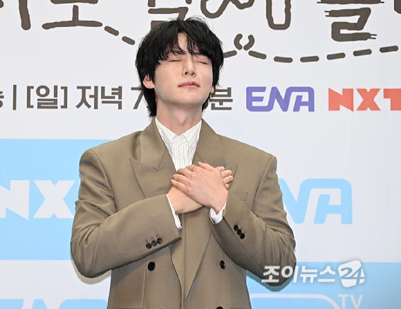 배우 안재현이 19일 오전 서울 마포구 스탠포드호텔에서 열린 ENA 새 예능 '어디로 튈지 몰라' 제작발표회에서 포토타임을 갖고 있다. [사진=곽영래 기자]